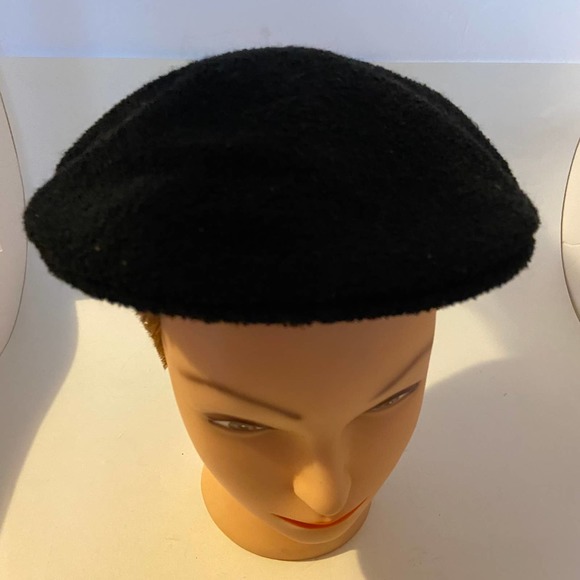 Kangol Red Cap Bermuda w/ EMB Squiggle Sewn Brim Size Med COA1474 - Picture 2 of 9